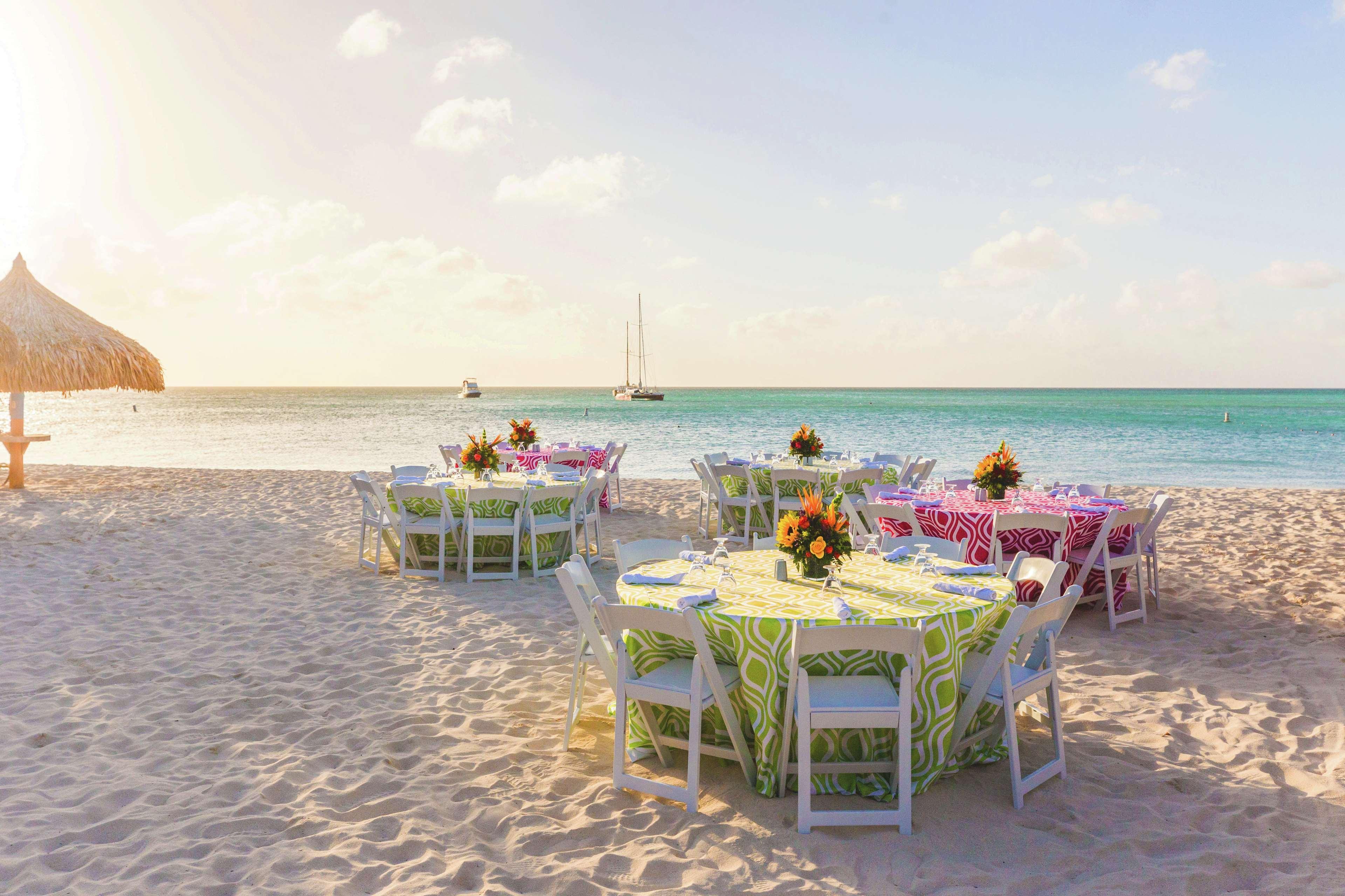 Hilton Aruba Caribbean Resort & Casino Palm Beach Exterior photo