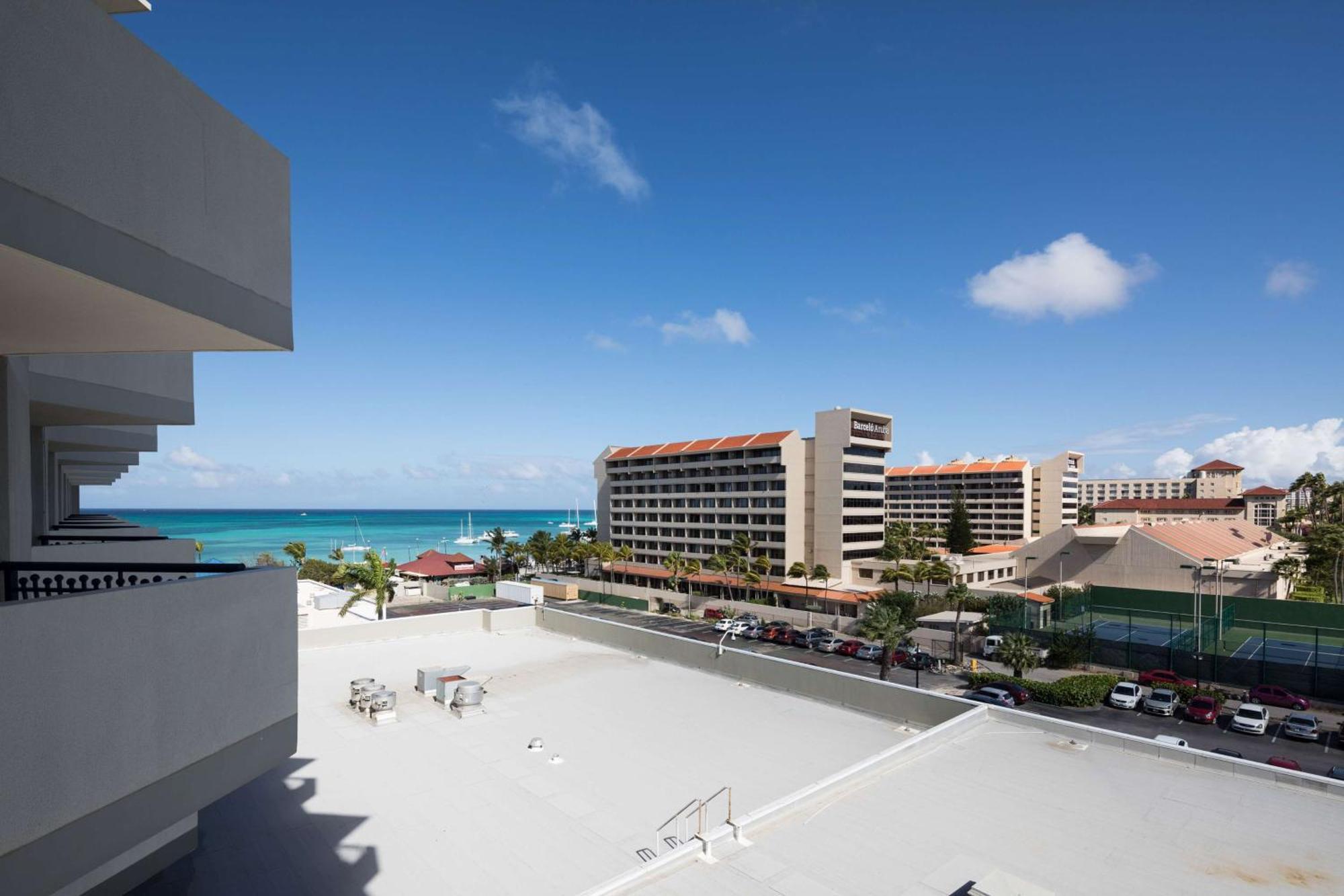 Hilton Aruba Caribbean Resort & Casino Palm Beach Exterior photo